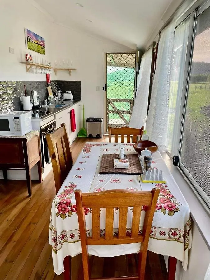 Cabin In The Dam Paddock, 10 Min To The Beach. Maroochy River Avustralya