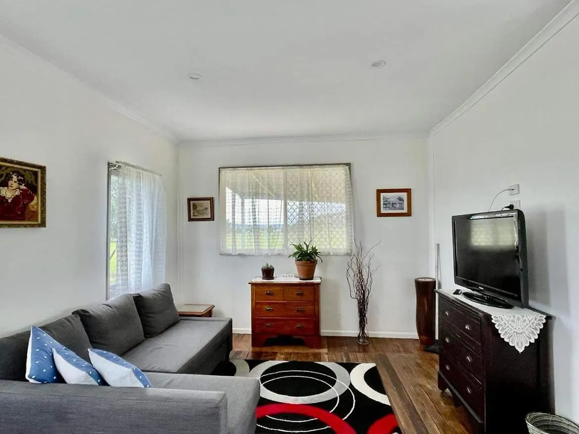 Dağ evi Cabin In The Dam Paddock, 10 Min To The Beach. Maroochy River